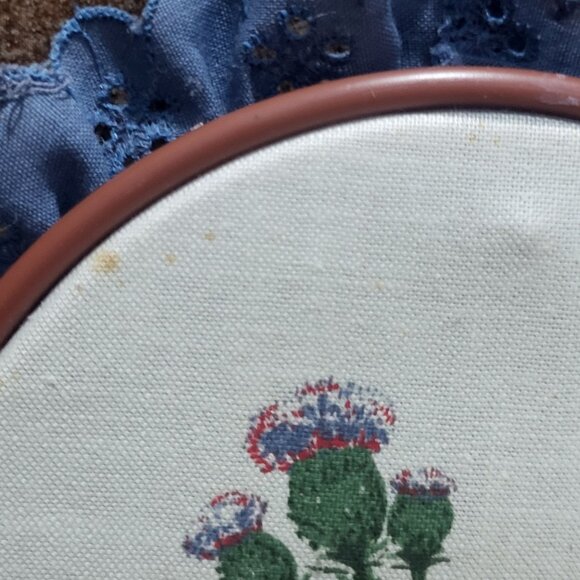 Vintage Bird Floral Pictures on Fabric Hoop Frame Set of 2 Goldfinches Red Robin - Picture 9 of 13